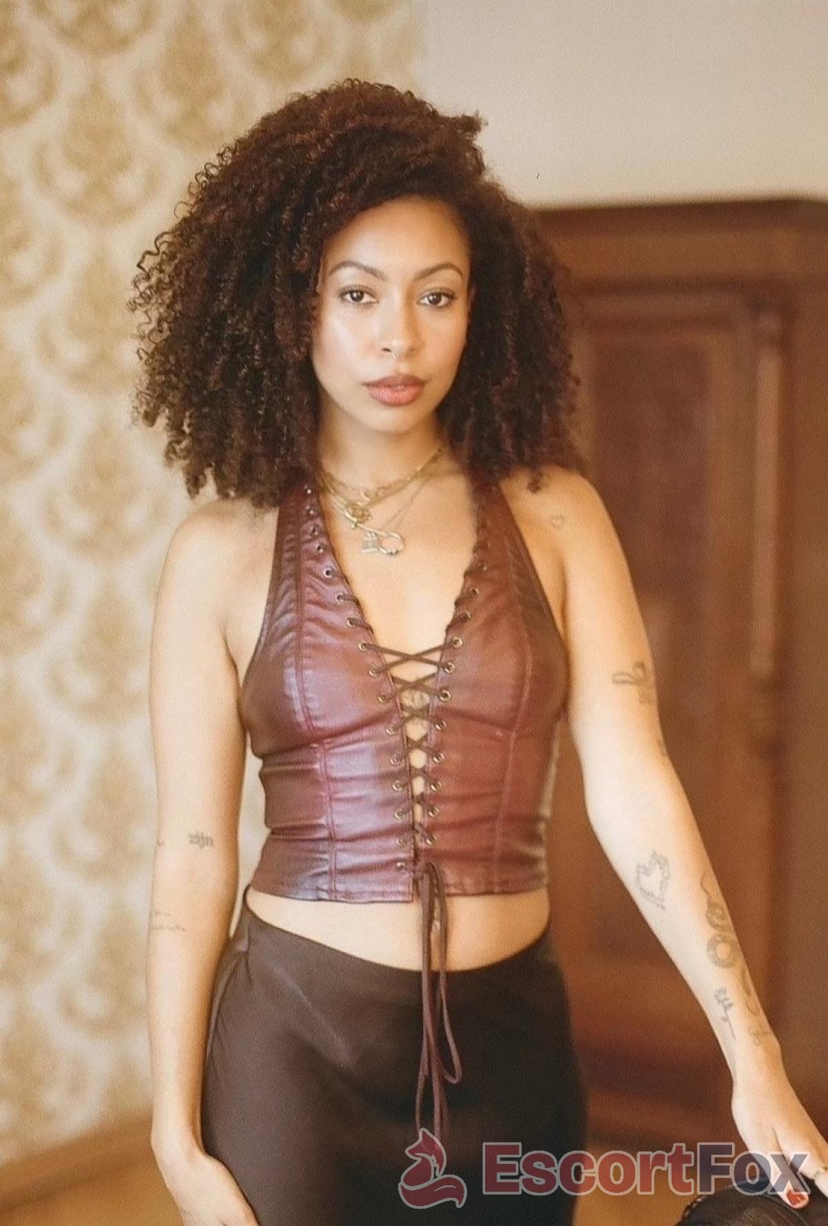 Nadirah Khalisa — eskort i Berlin