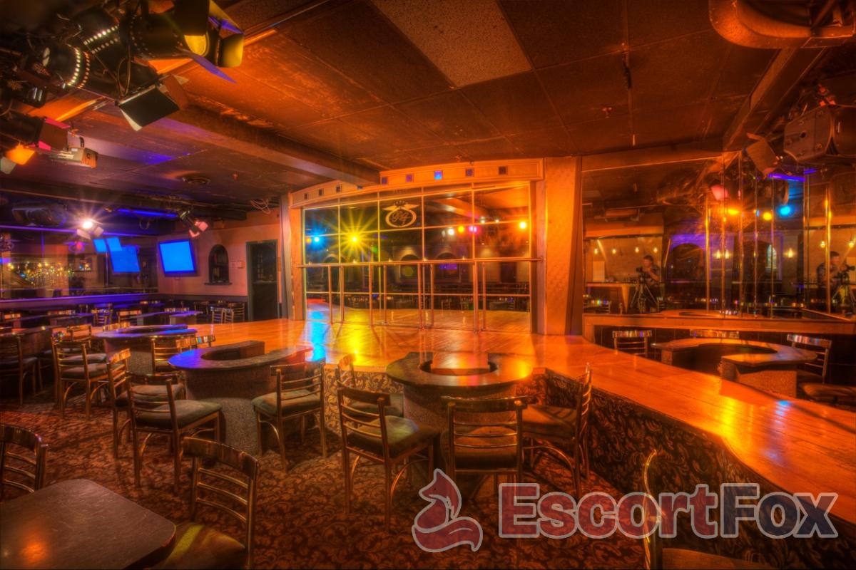 The Pure Gold Club — erotický podnik v Mississauga