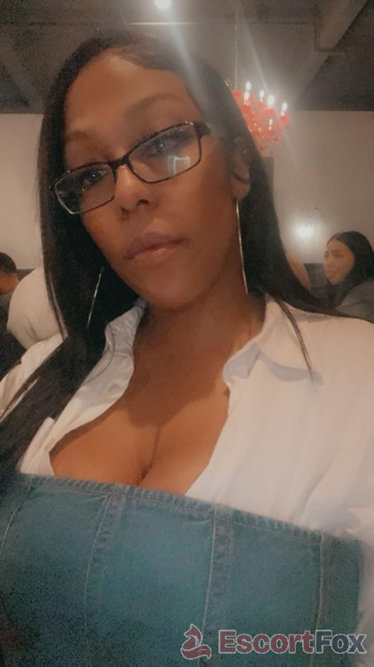 Kelsie Kinks — συνοδός στην πόλη Βιρτζίνια Μπιτς
