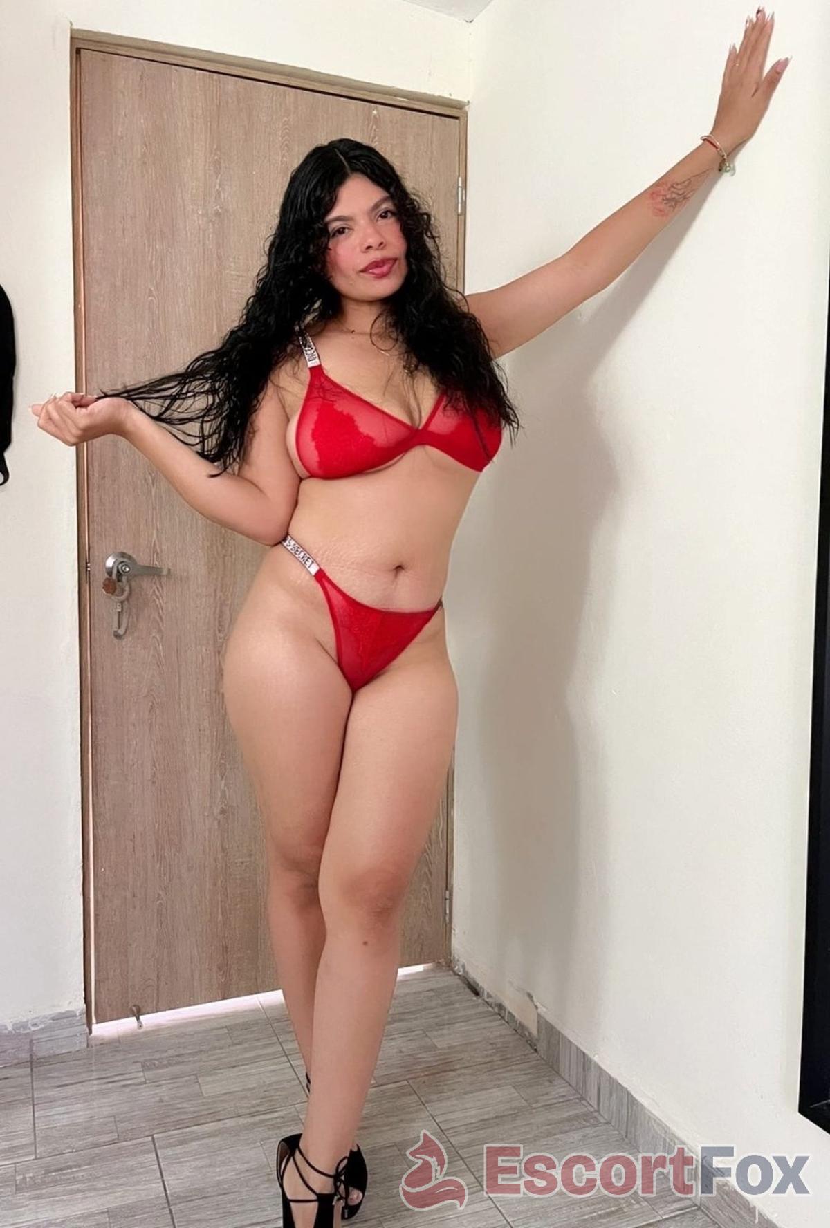Megan — kísérő itt: Medellín