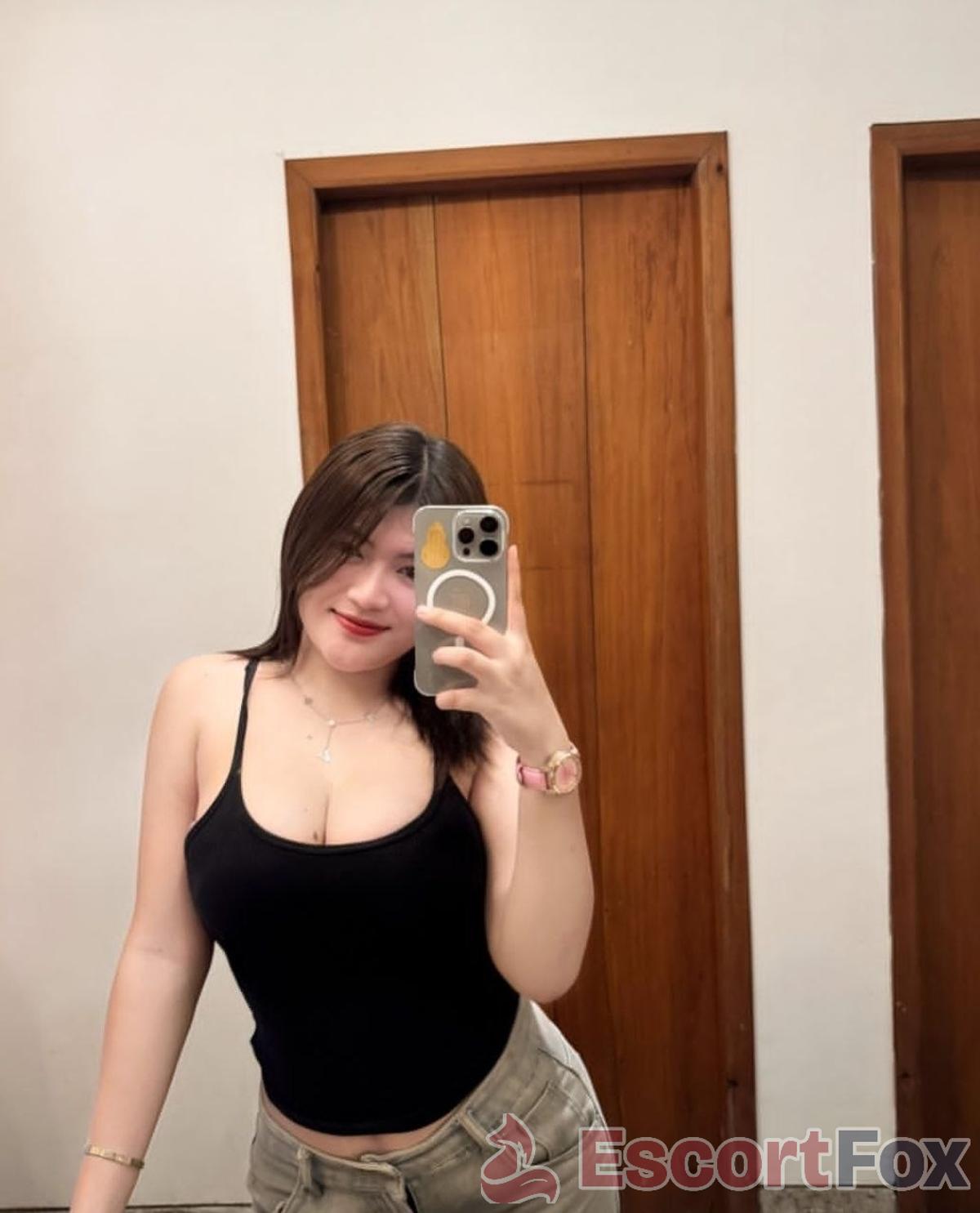 Azimah — Escort in Dschidda