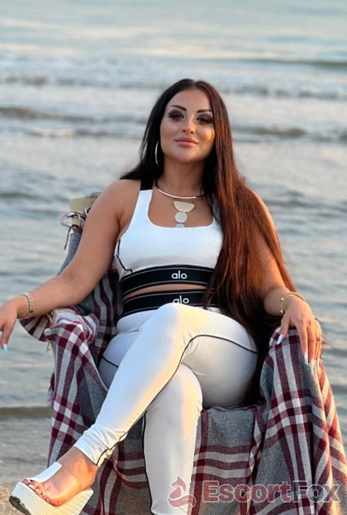 Sara Soli — συνοδός στην πόλη Μπακού