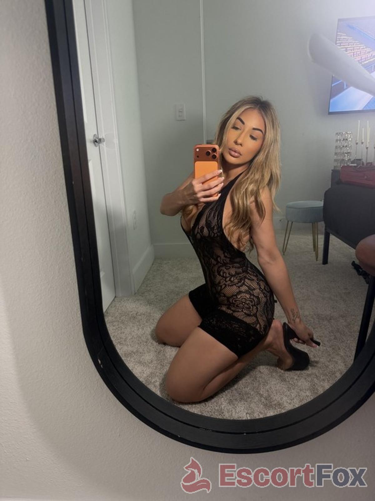 Lena Cruz — escort a Cupertino