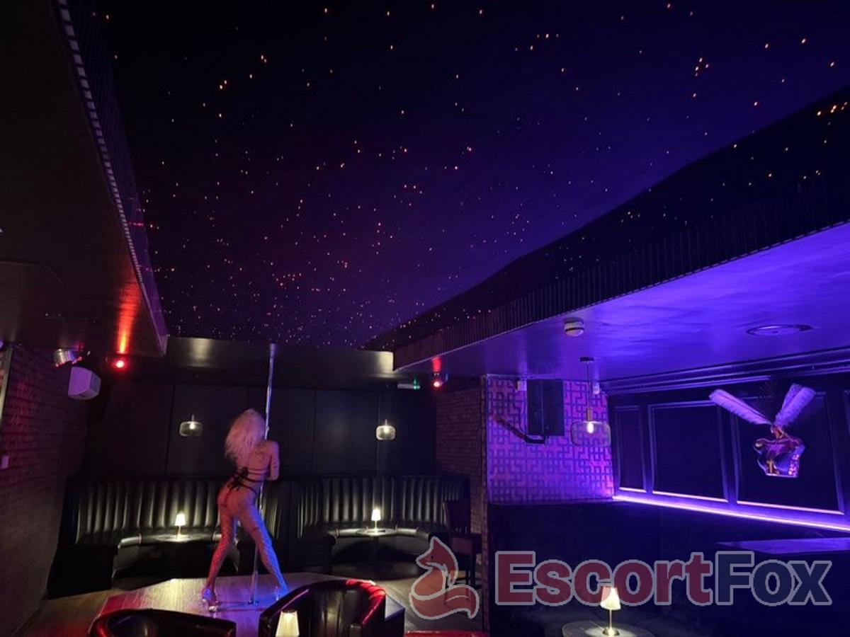 Diamonds & Strings — Erotik-Location in Watford