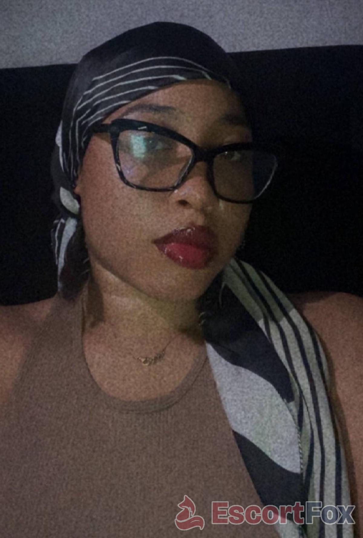 Ella — escort in Frankfurt