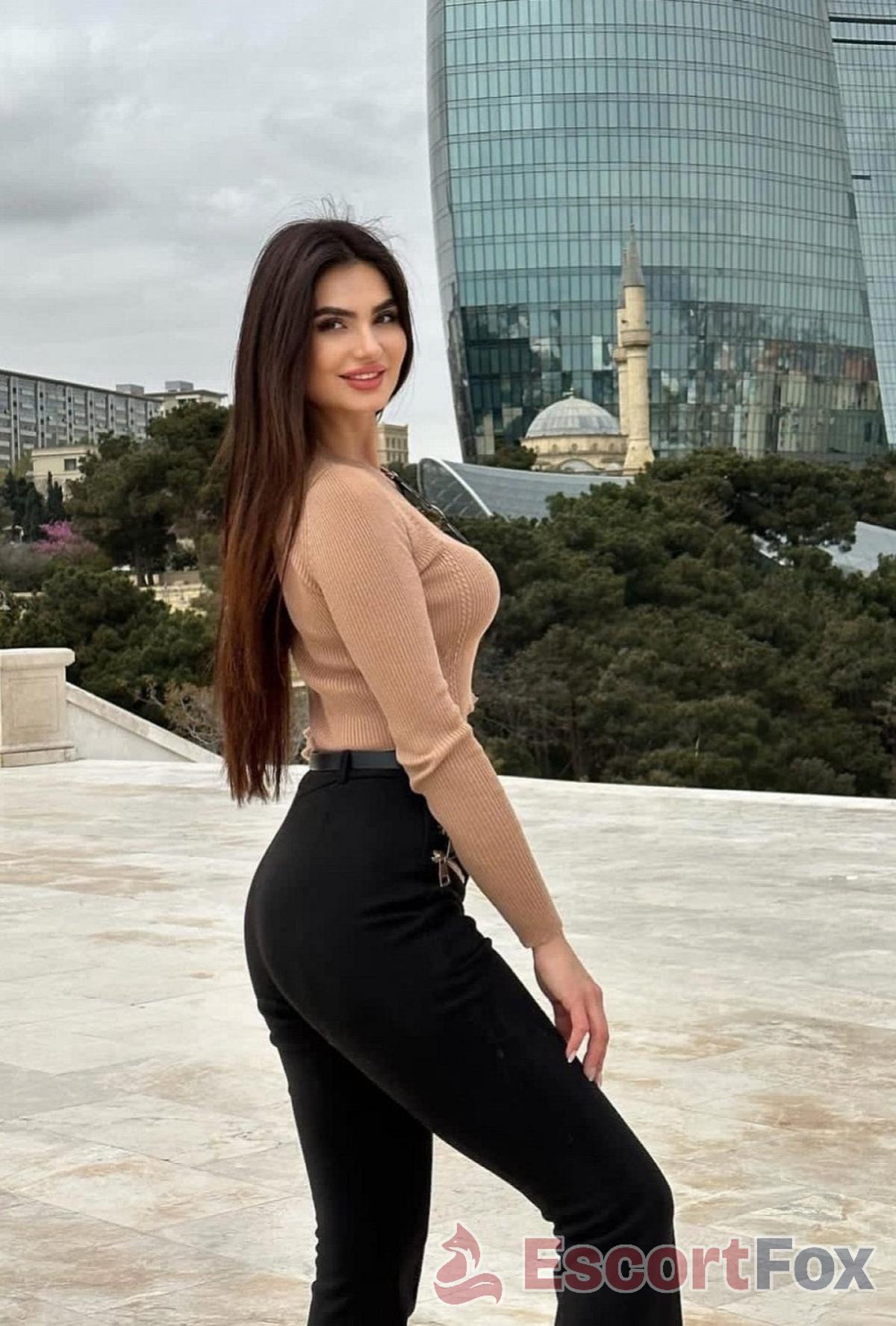 Asya — eskorta w Baku