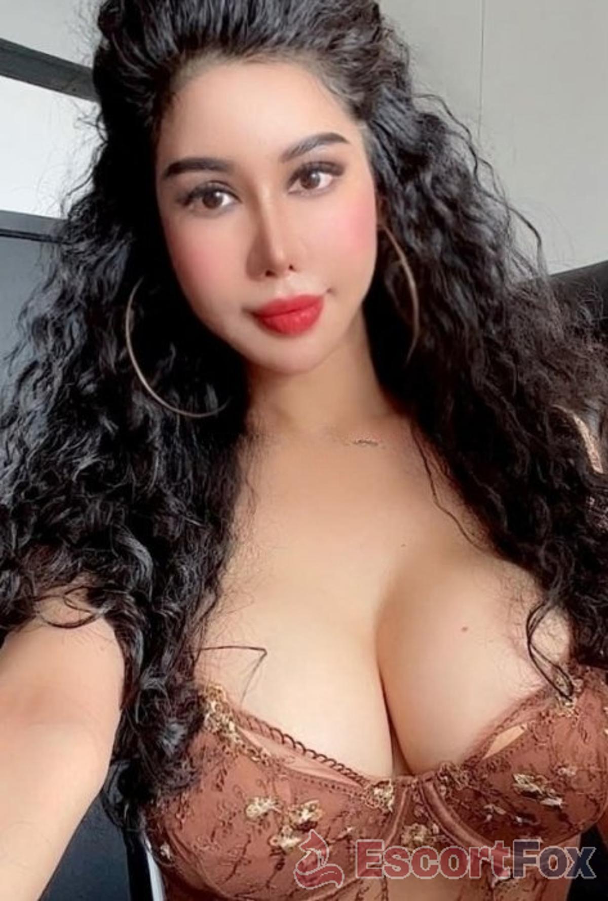 Xiao Le — escort in Chemnitz