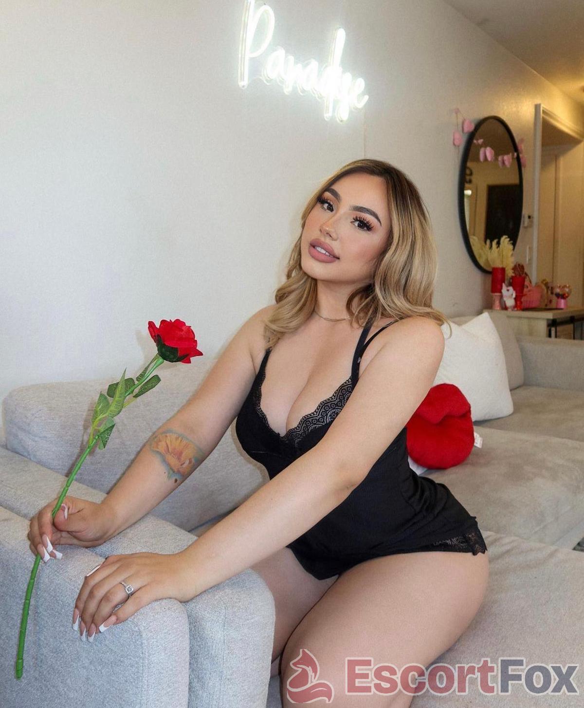 Daniela — escort in Paris