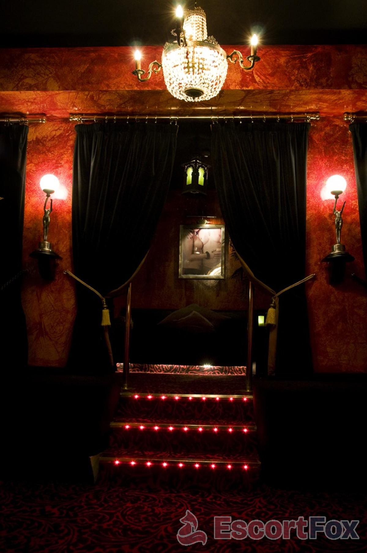 Platinum Lace Leicester — Erotik-Location in Leicester