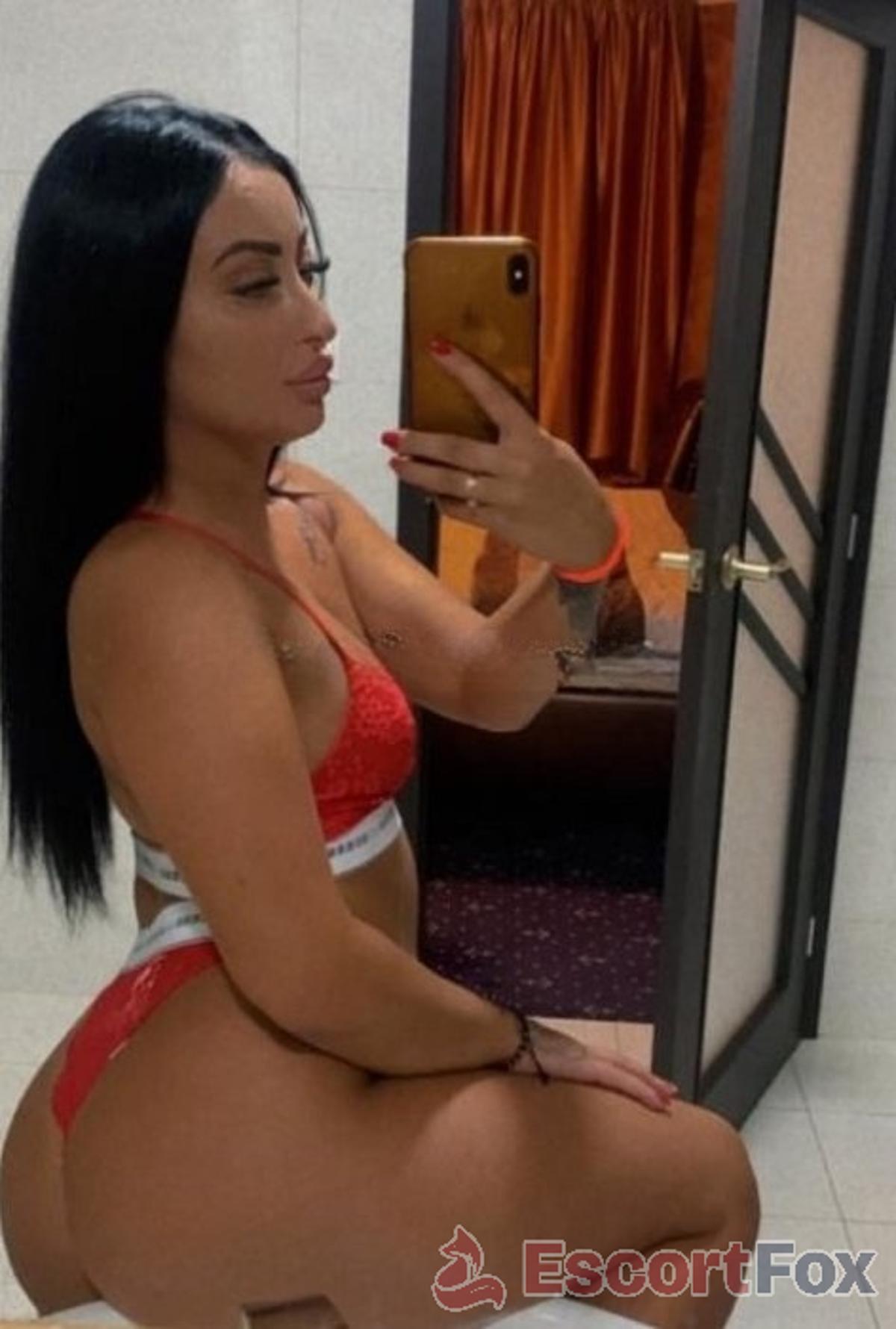 Selena — συνοδός στην πόλη Βουκουρέστι