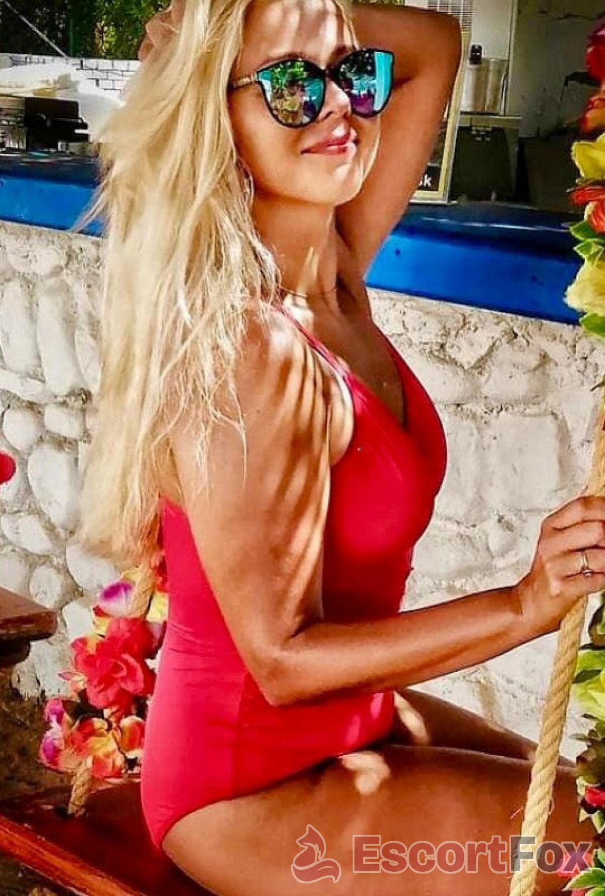Alina — συνοδός στην πόλη Κίεβο