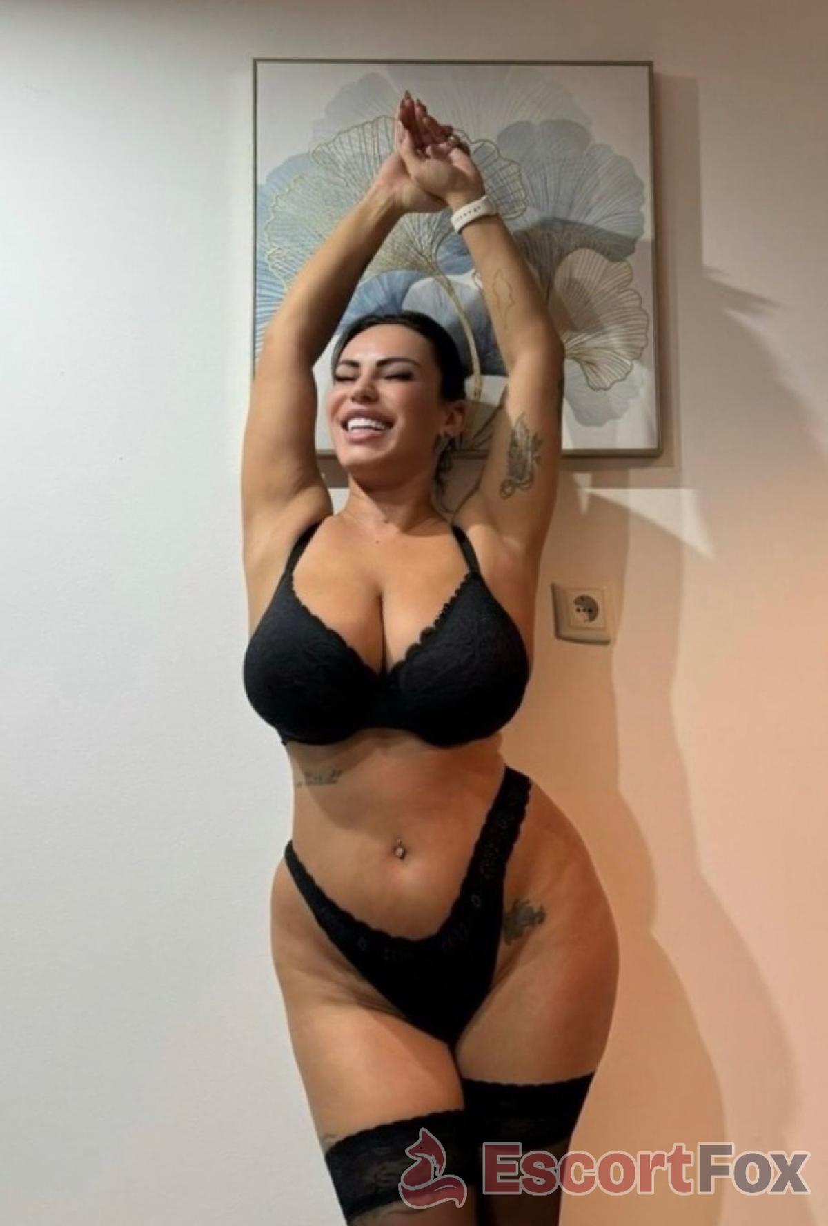Nikki — Santorini şehrinde eskort