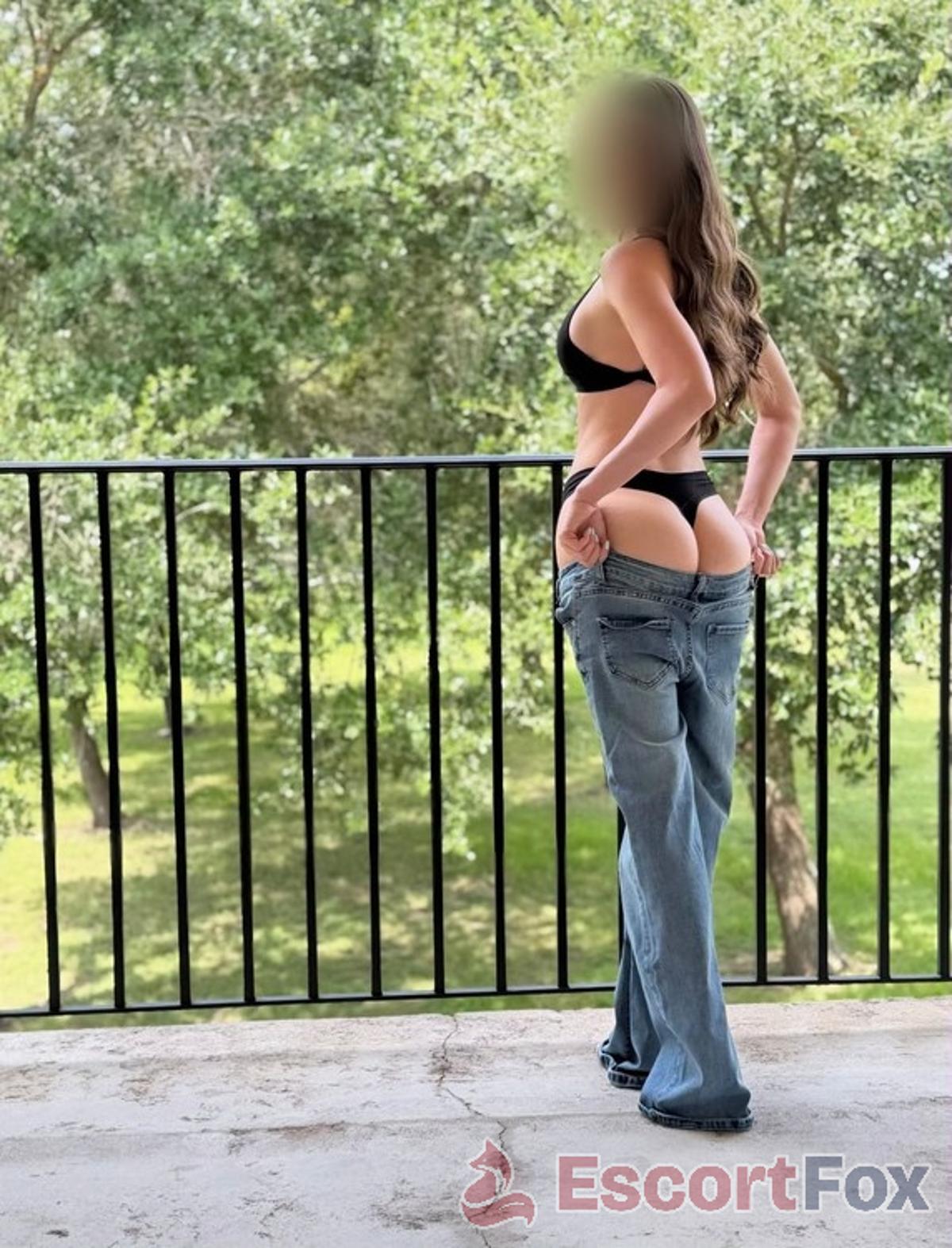 Vanesa R — escort in Raleigh