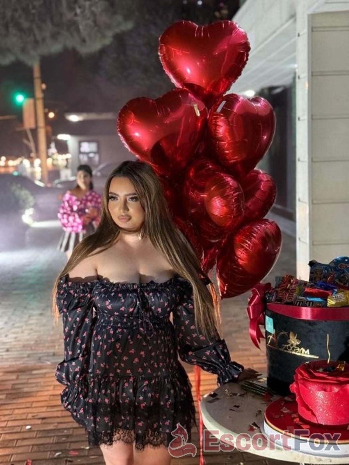 Gunes — escortă în Tbilisi