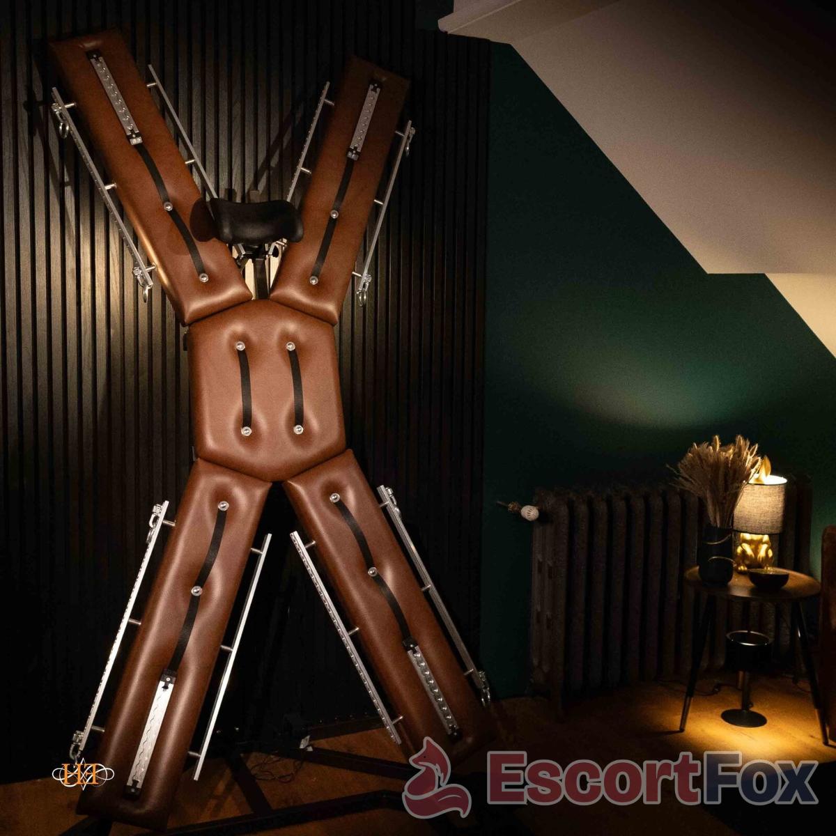 Henosa — erotic venue in Lennik