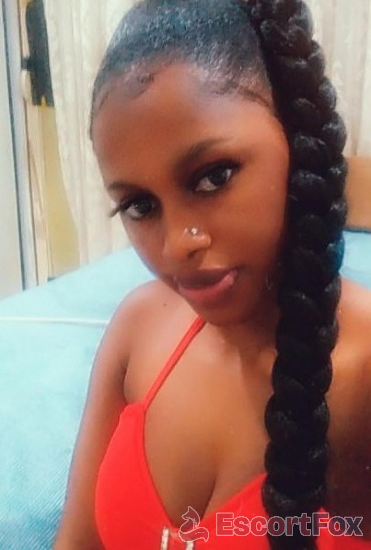 Miles — escort in Kuwait City