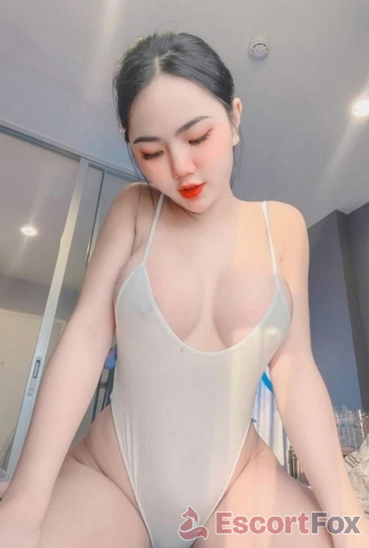 Nana — escort in Kuwait City