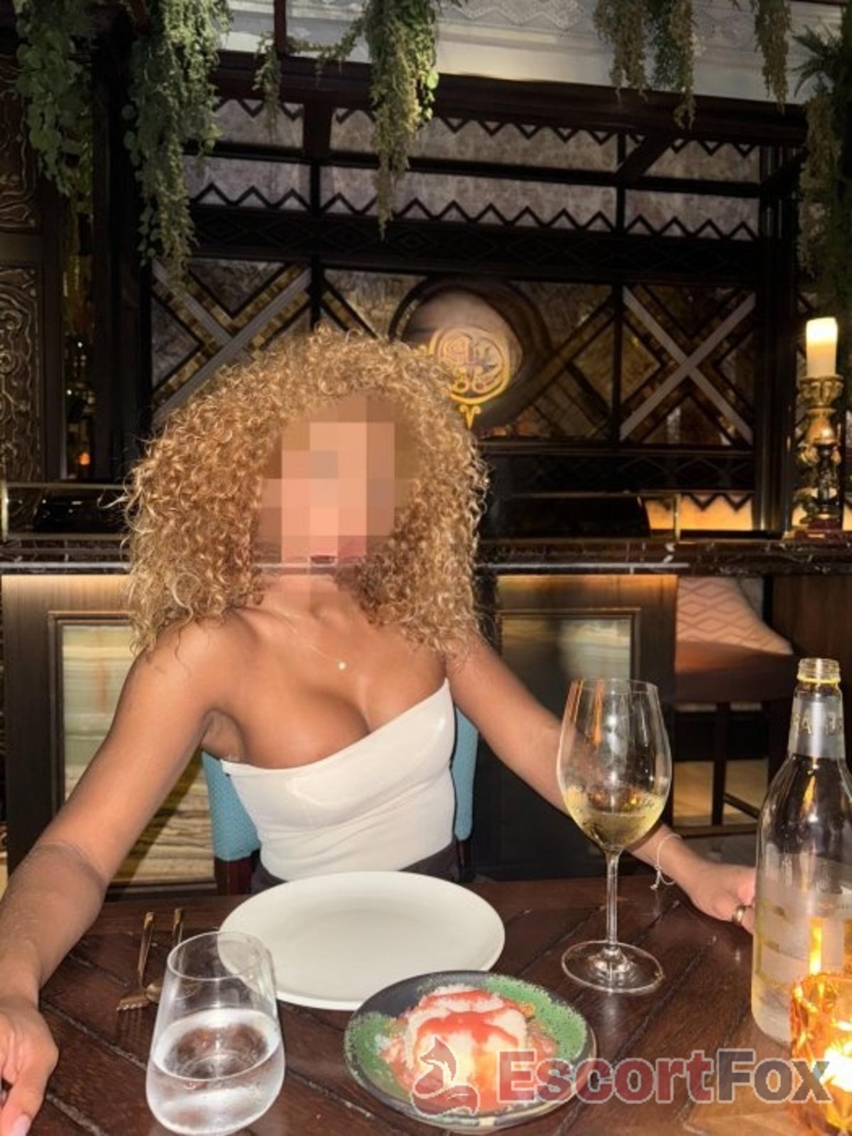 Larissa — eskort v meste Barcelona