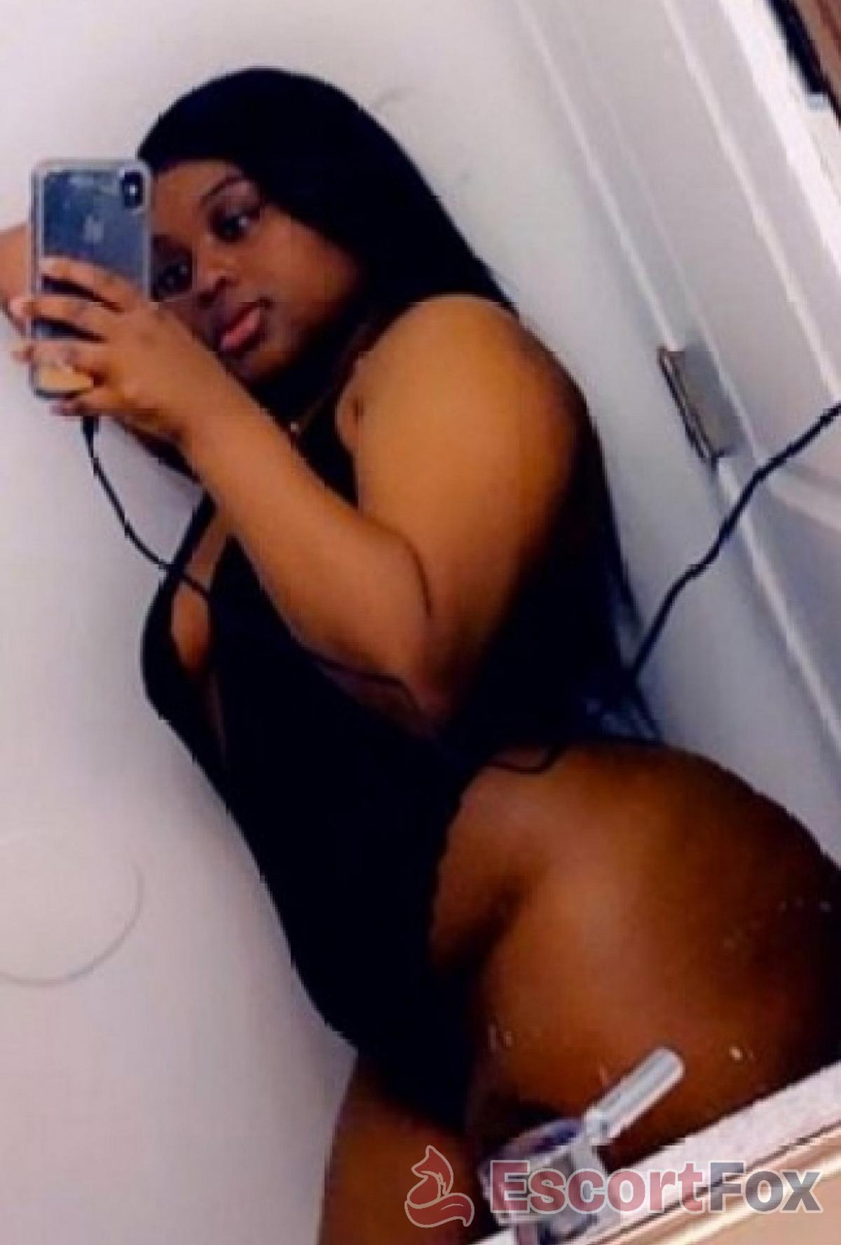 Vania — escort in Kuwait City
