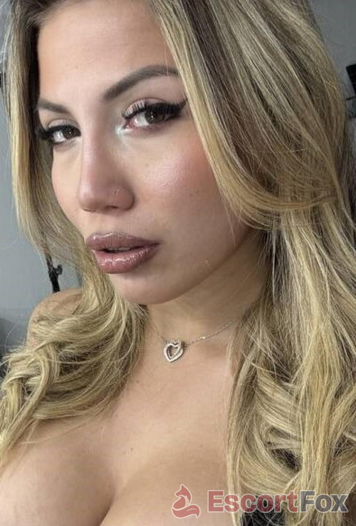 Farella — escort à Stuttgart