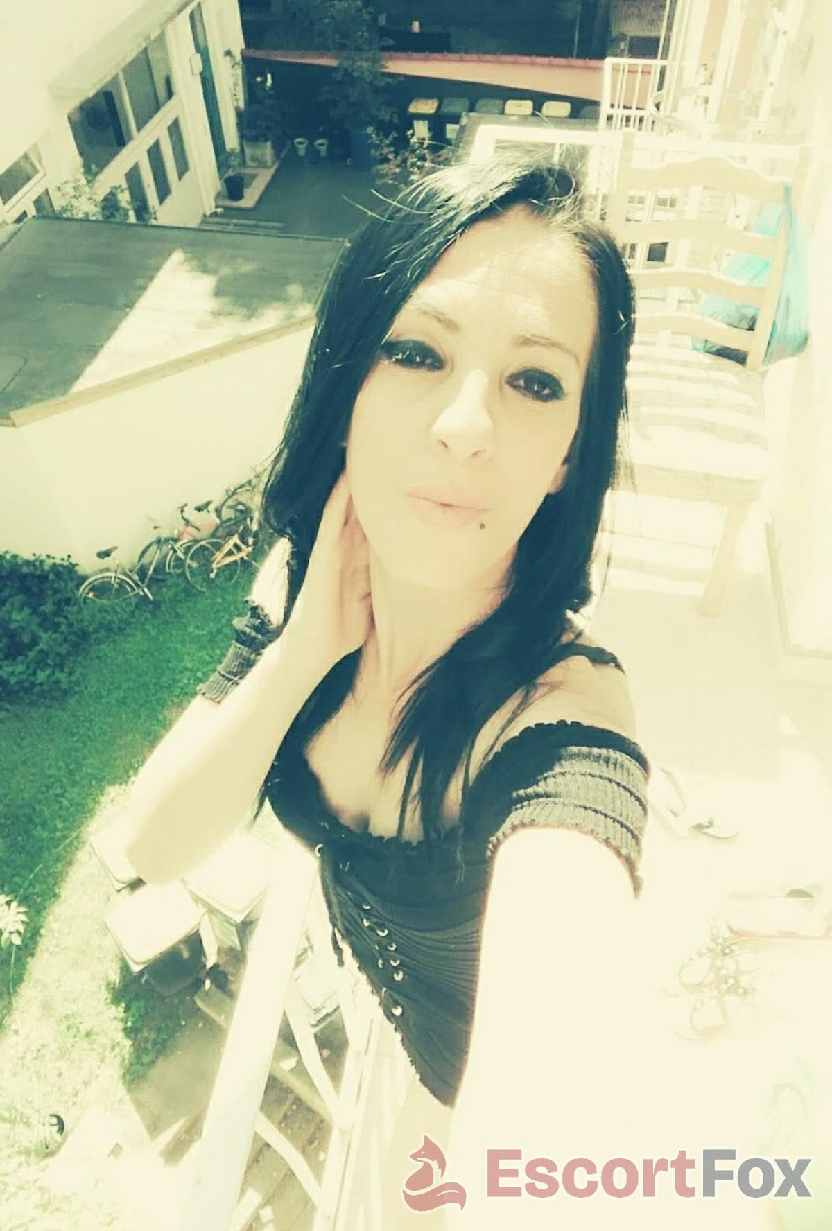 Angie — escort à Francfort