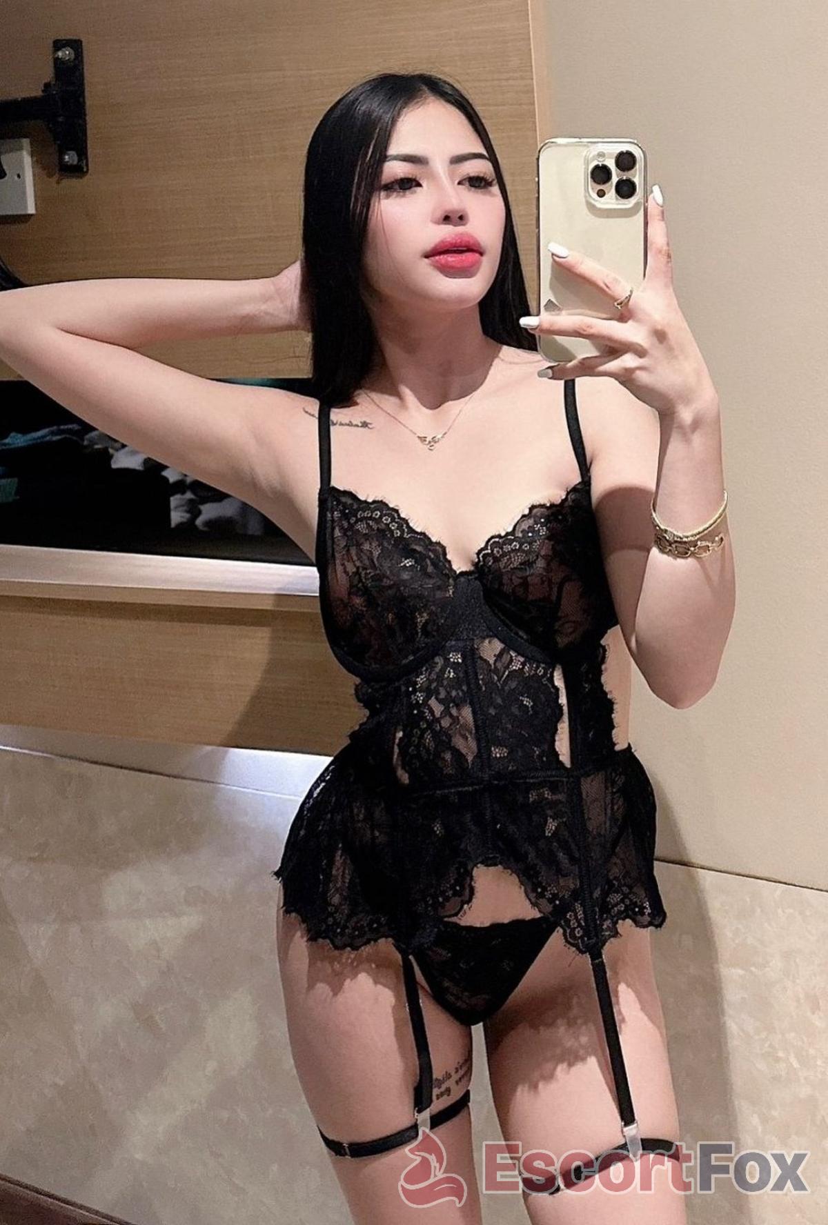 Sandra — escort in Singapore