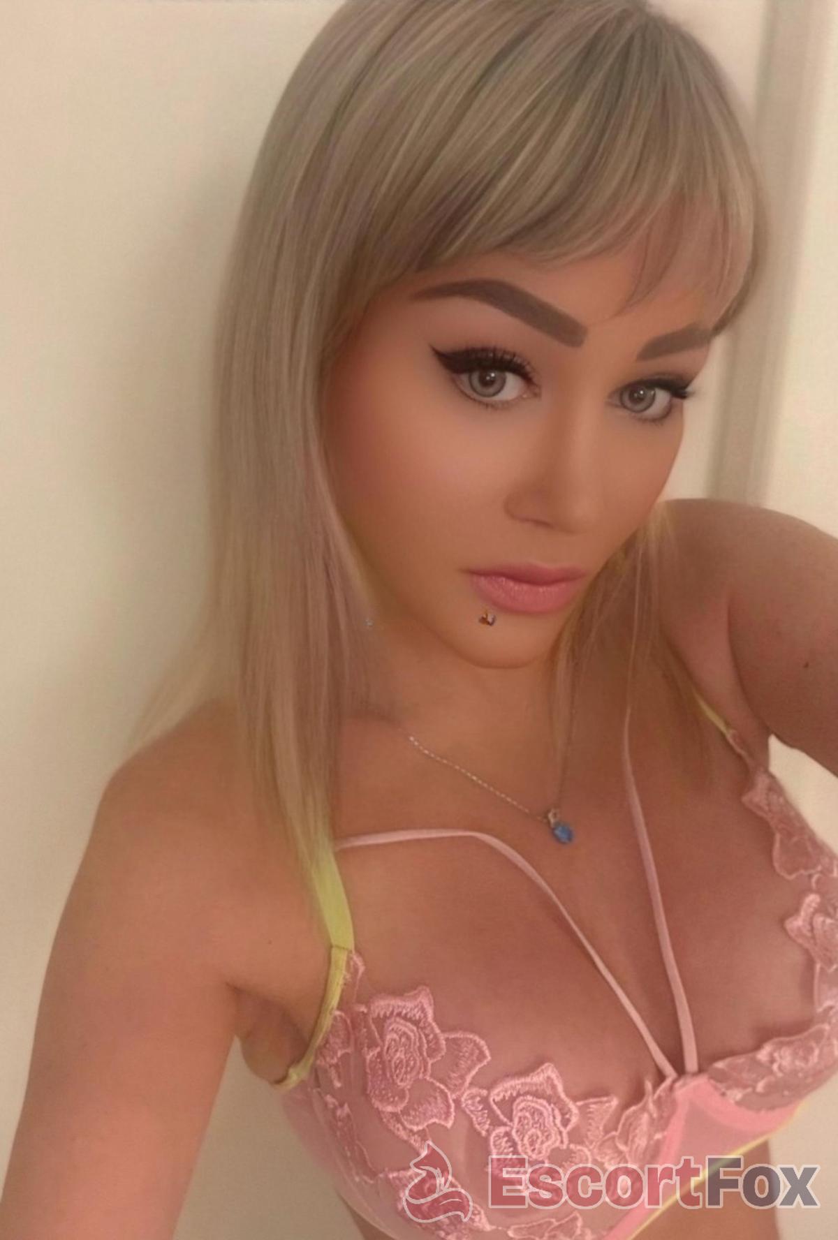 Ainat — escort à Nova Gorica