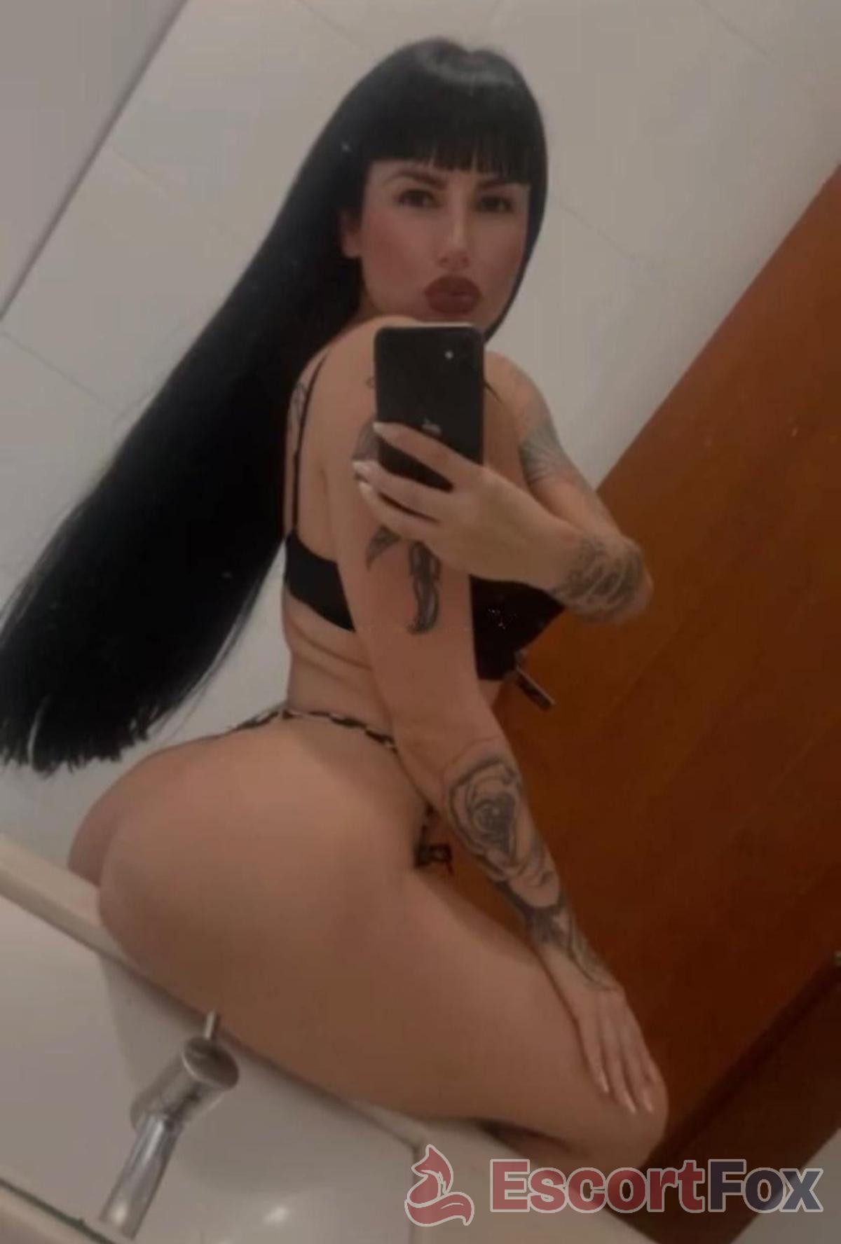 Karina — eskorte i Mosta