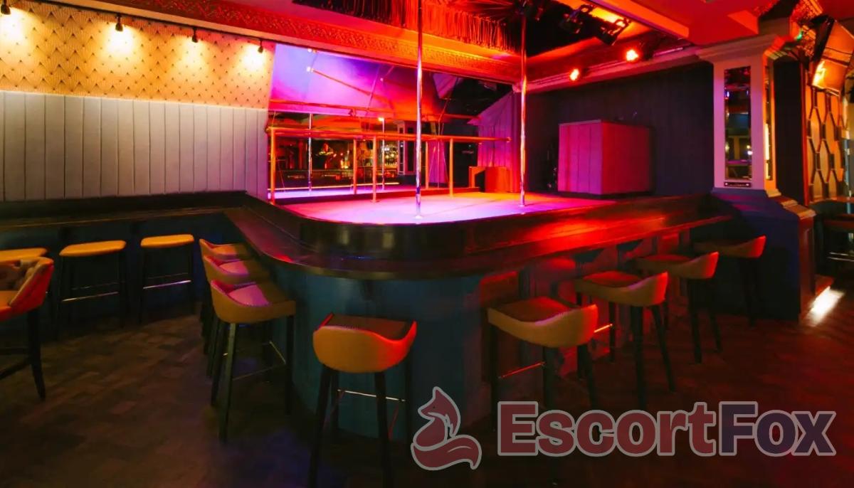 Browns — erotic venue in London