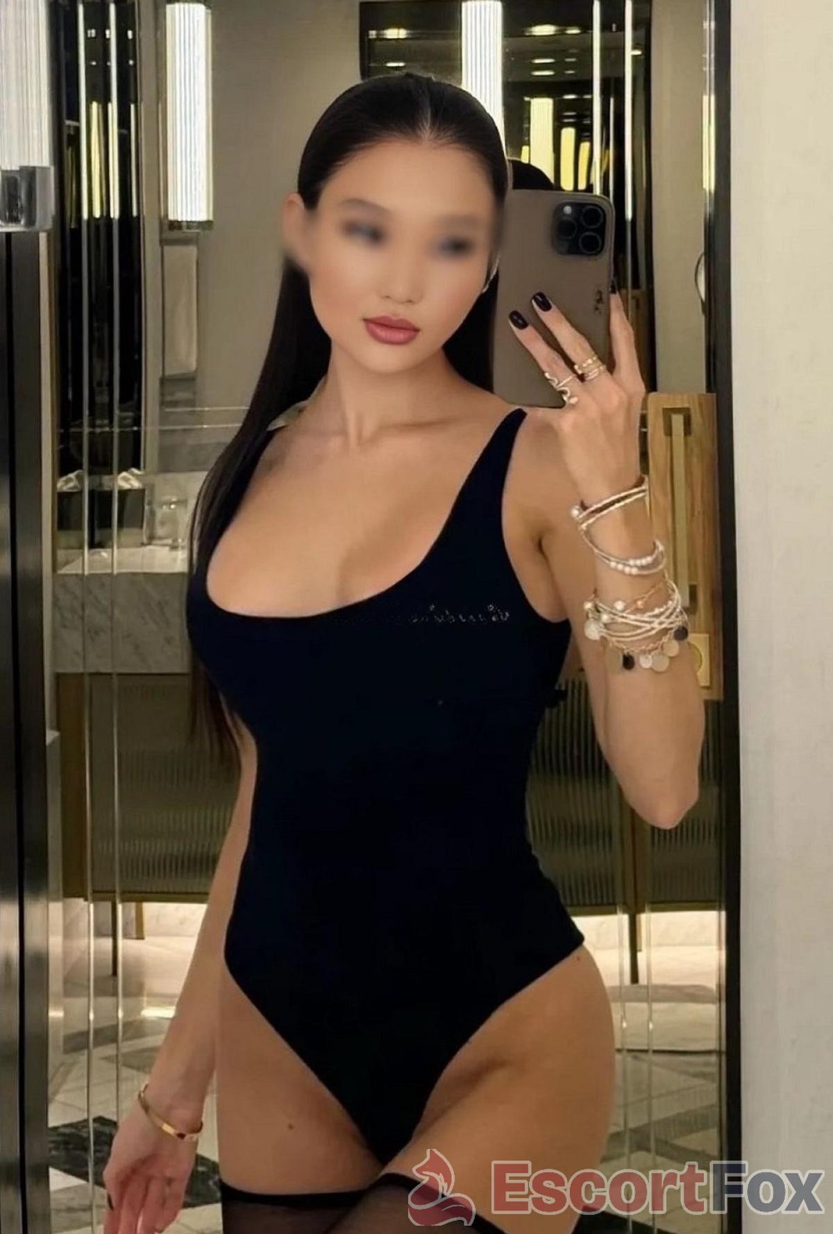 Akira — escort à Paris