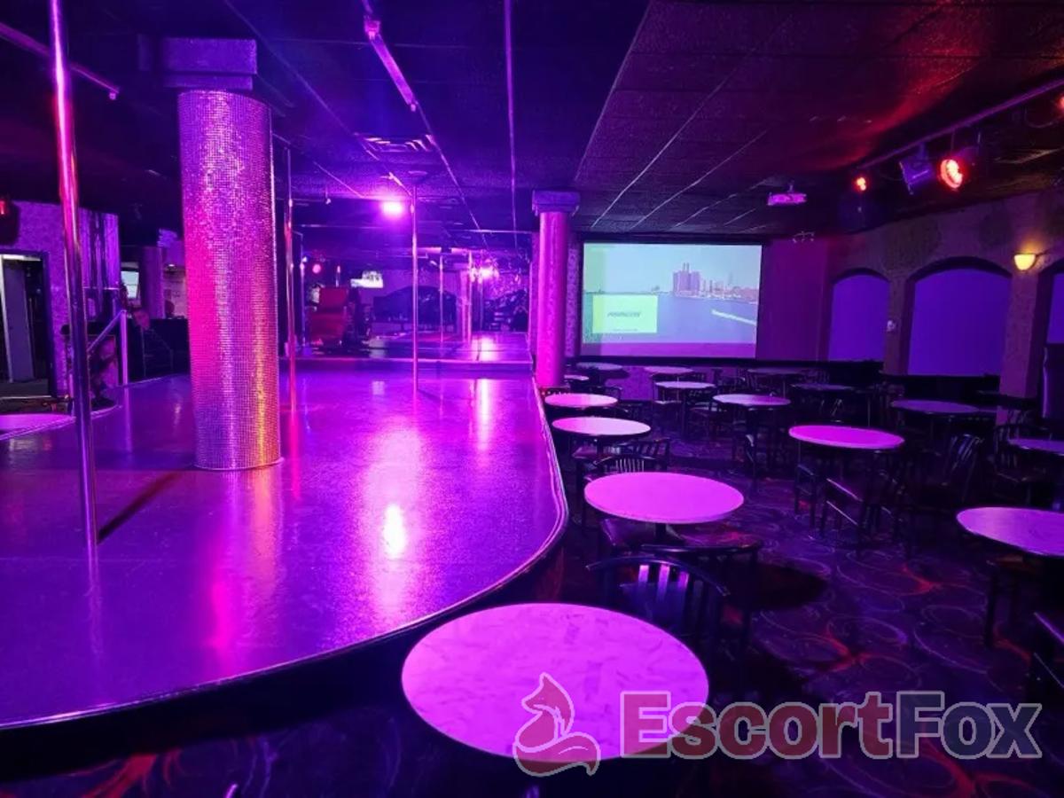 Leopards Lounge & Broil — local erótico en Windsor
