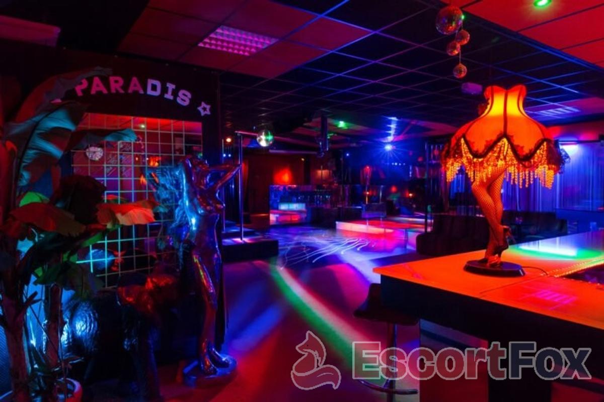 Le Paradis Club — مكان إيروتيكي في مونتلوويس-سور-لوير