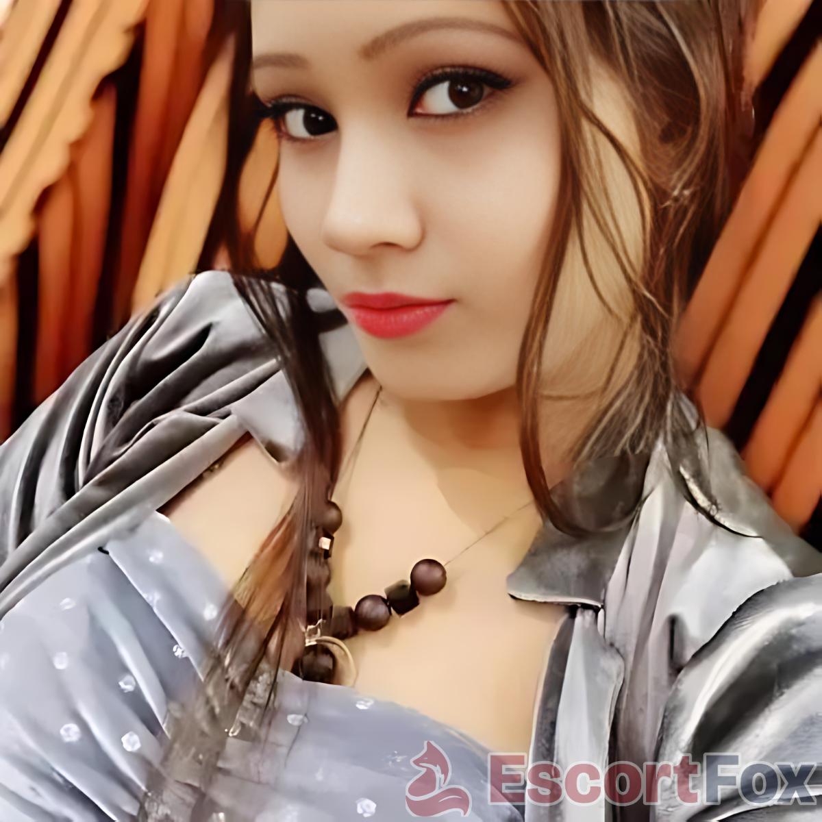 Monika Agarwal — escortă în Mumbai
