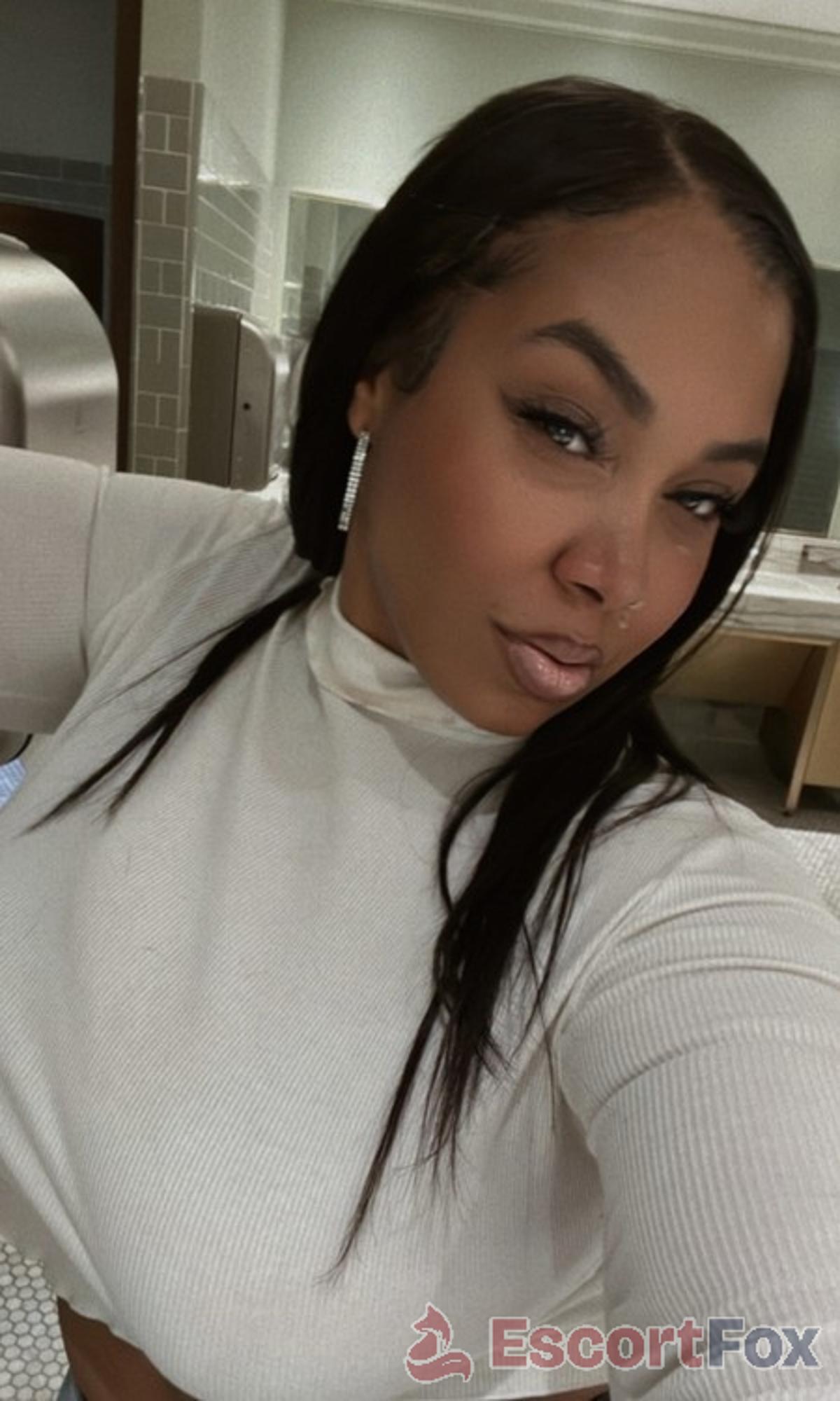 Firstladyminaaa — escort in Seattle