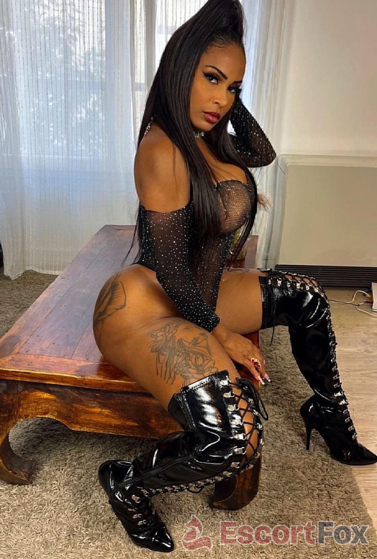 Cintya — escort en Lille