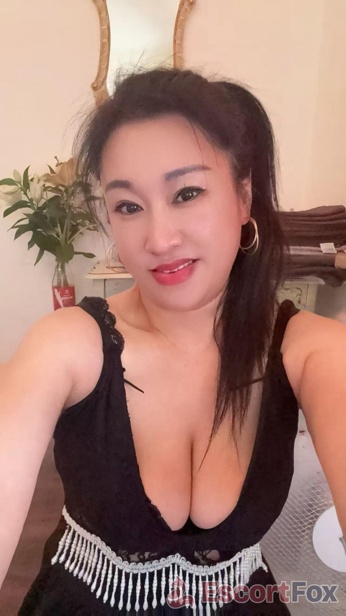 Qiqi — escort in Hradec Králové