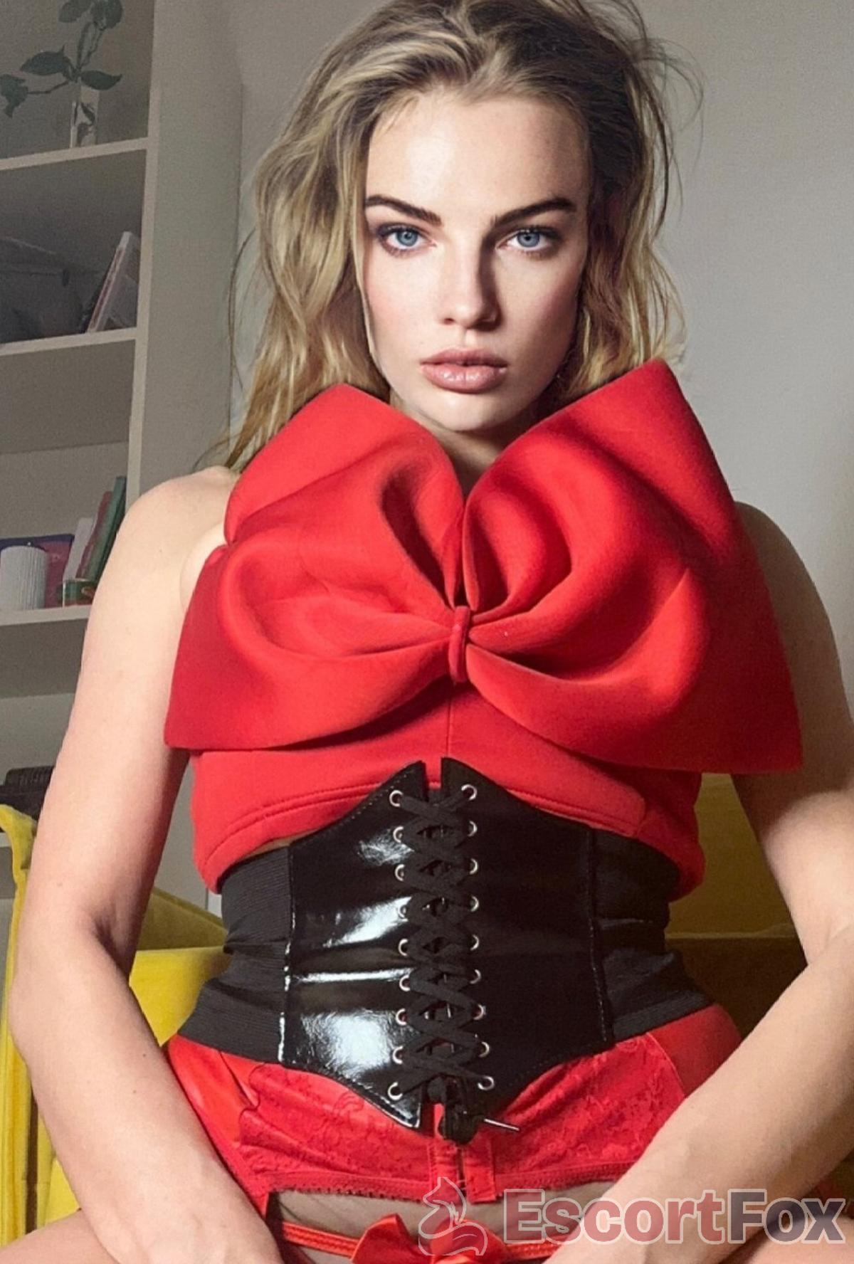 Dakota — escort à Paris