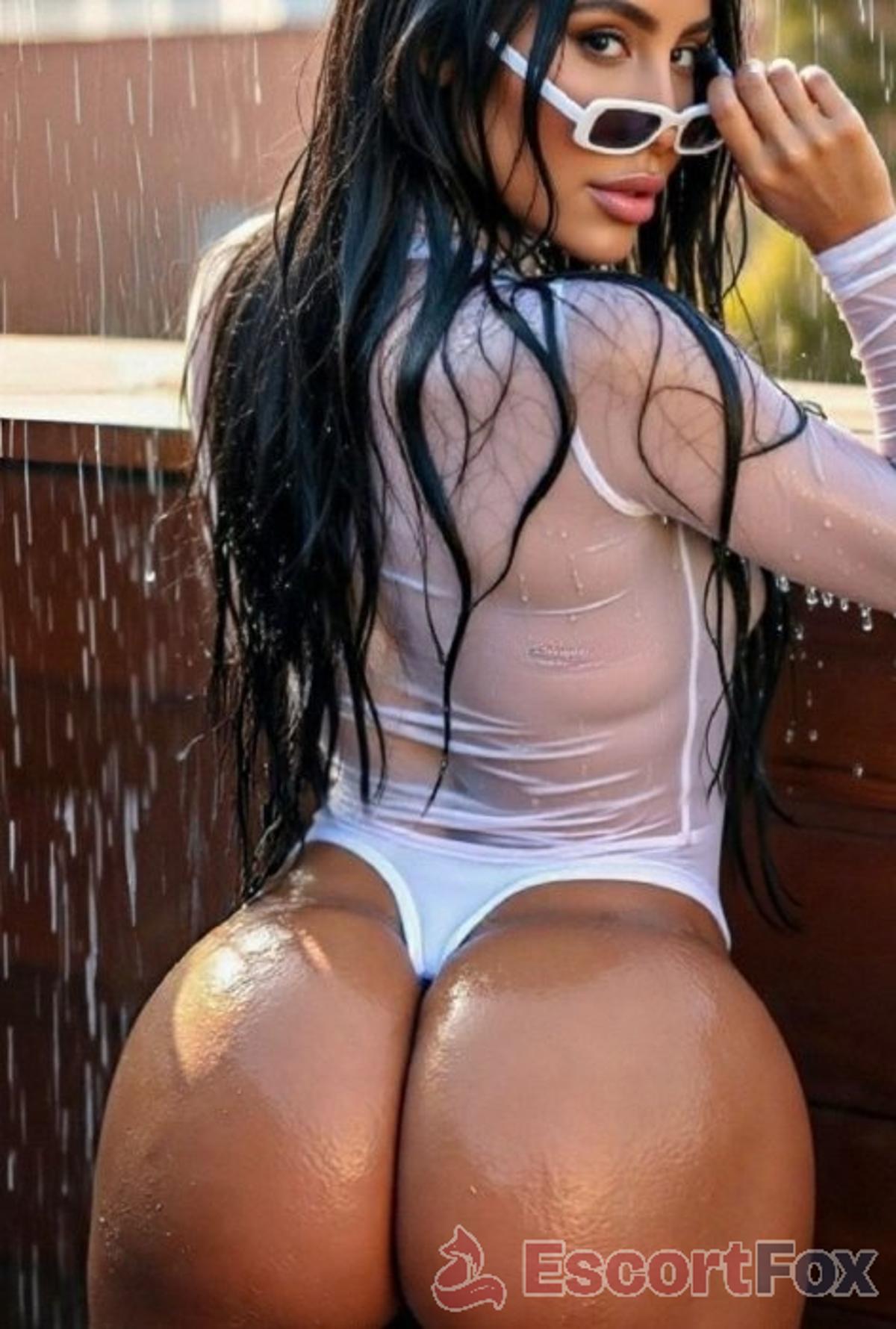 Suzy — escort in Berlin