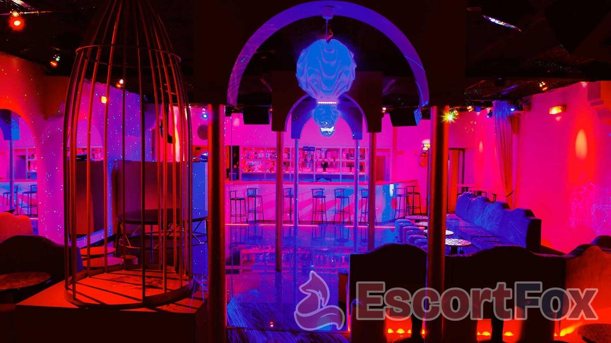 L'extasia — مكان إيروتيكي في بينت