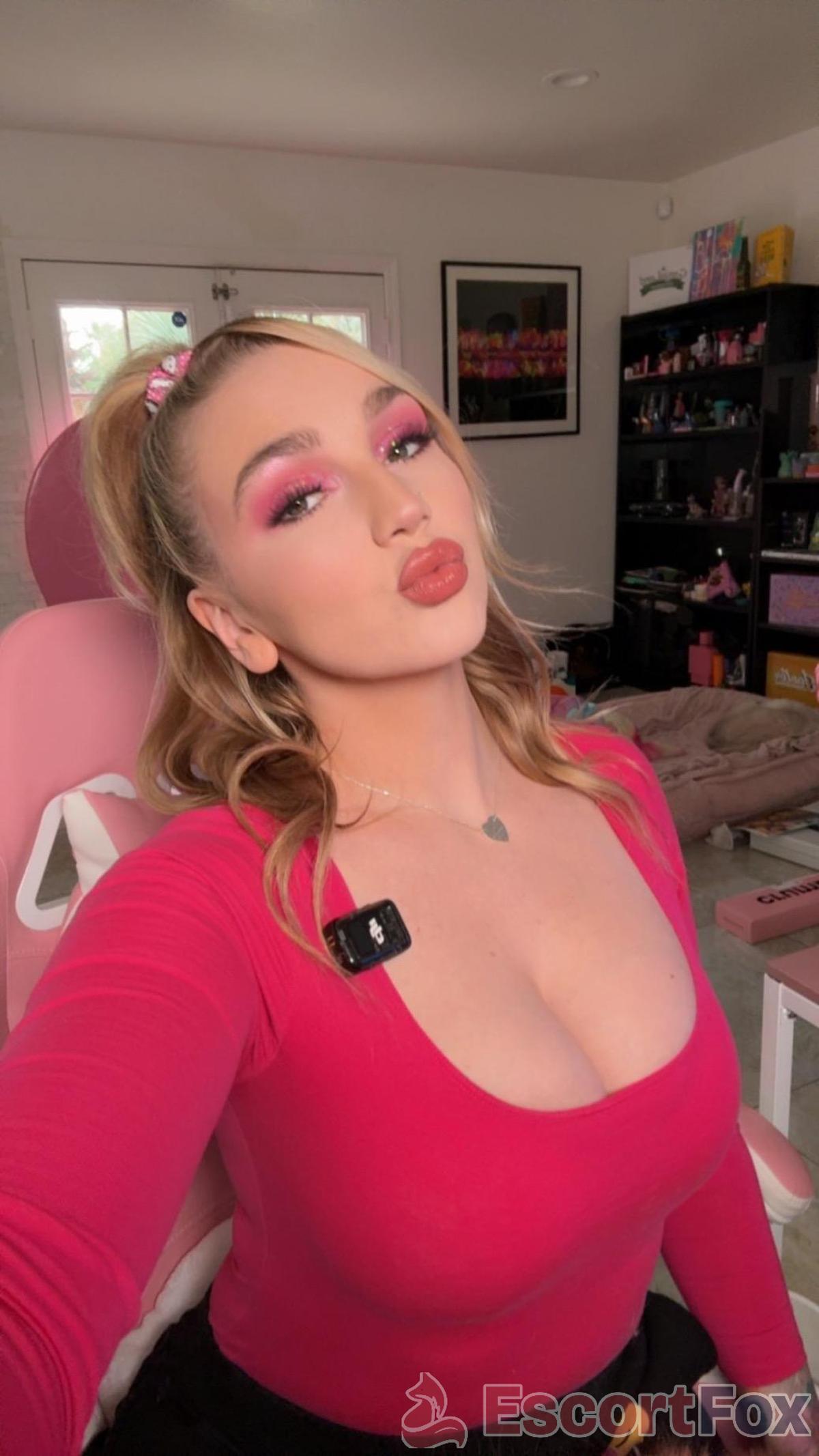 Claraa Couve — escort a Parigi