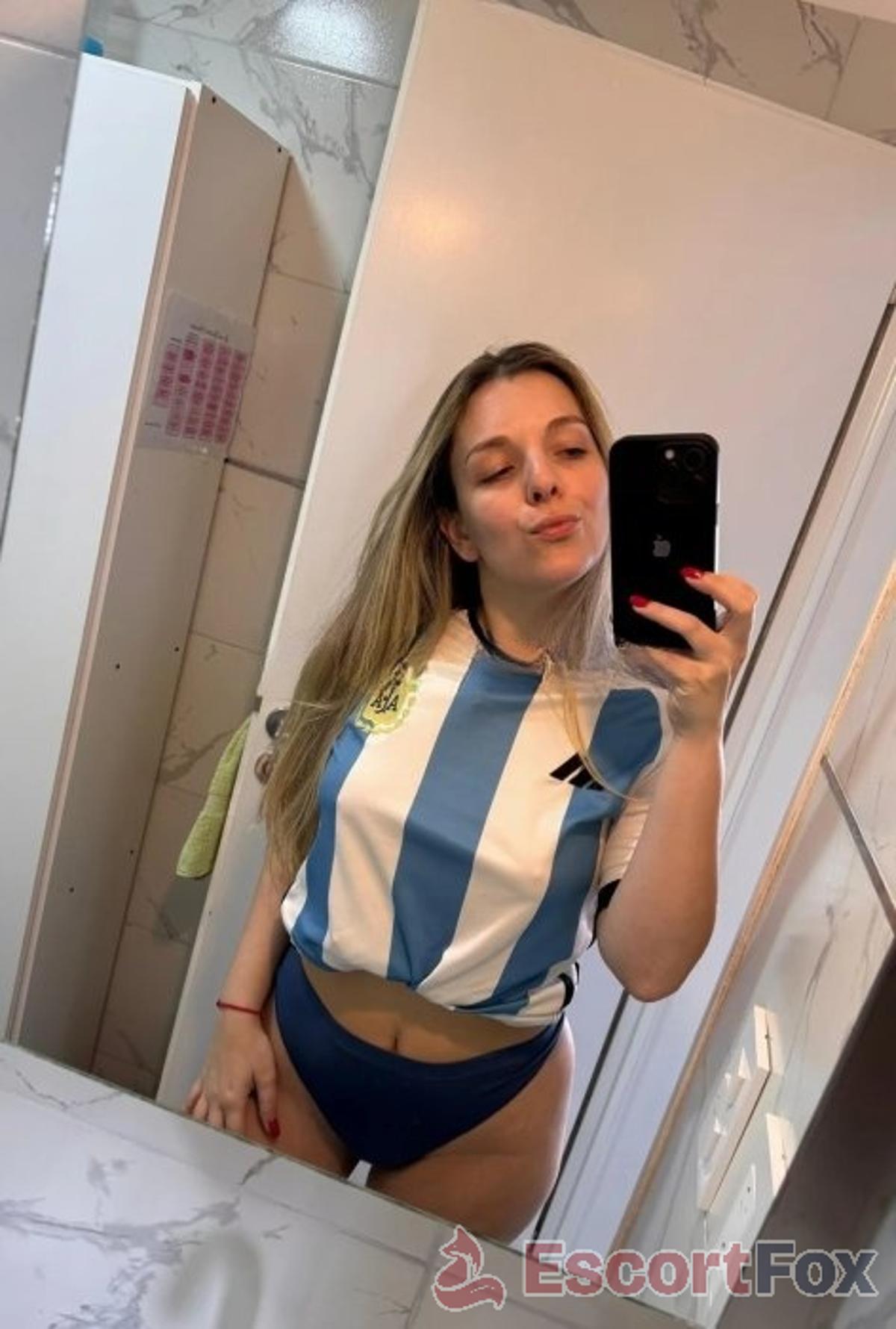 Amili Muhimena — Forssa 에스코트