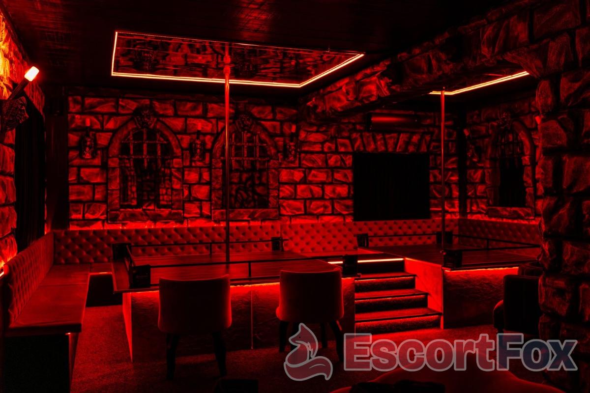 Knight Flight Cabaret Club — مكان إيروتيكي في زغرب