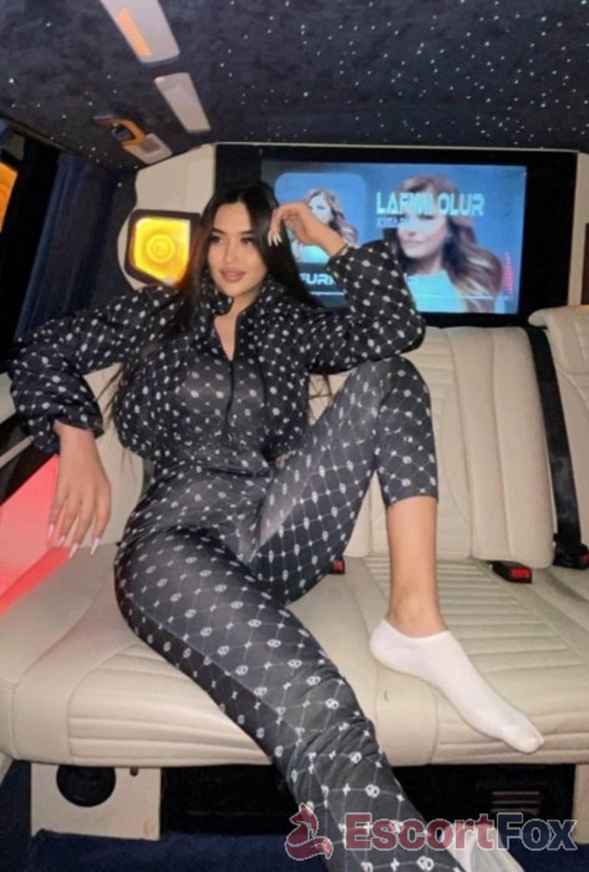 Karina — Alençon şehrinde eskort