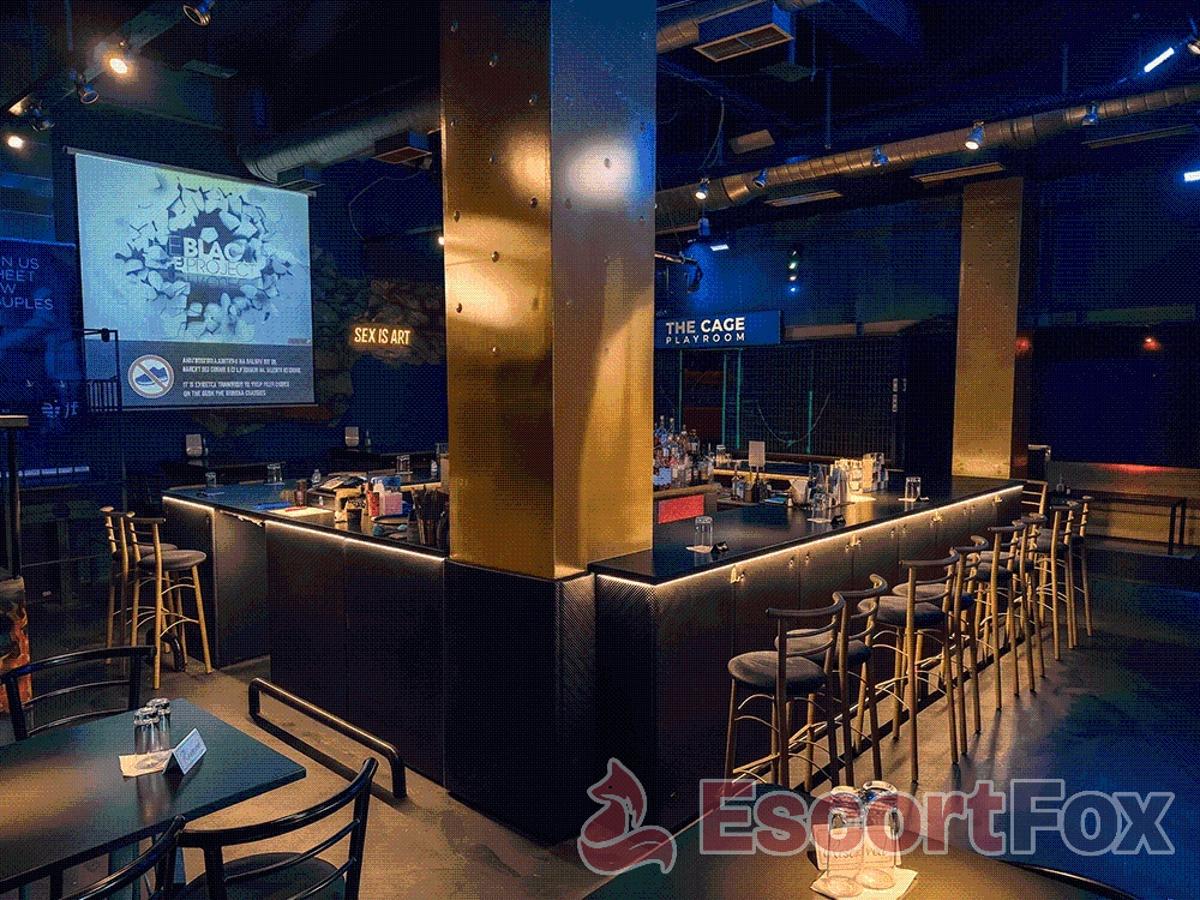 2+2 Club — erotic venue in Piraeus