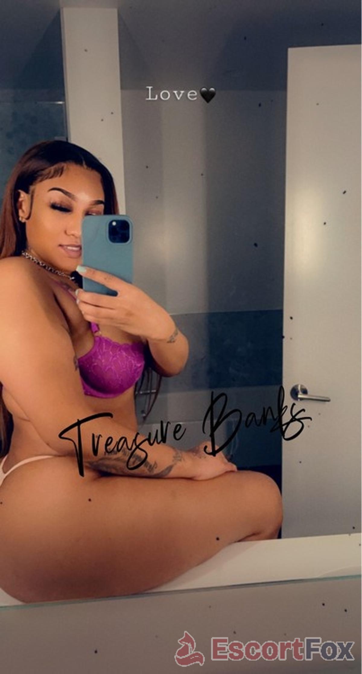 Treasure Bankks — escort in North Bay
