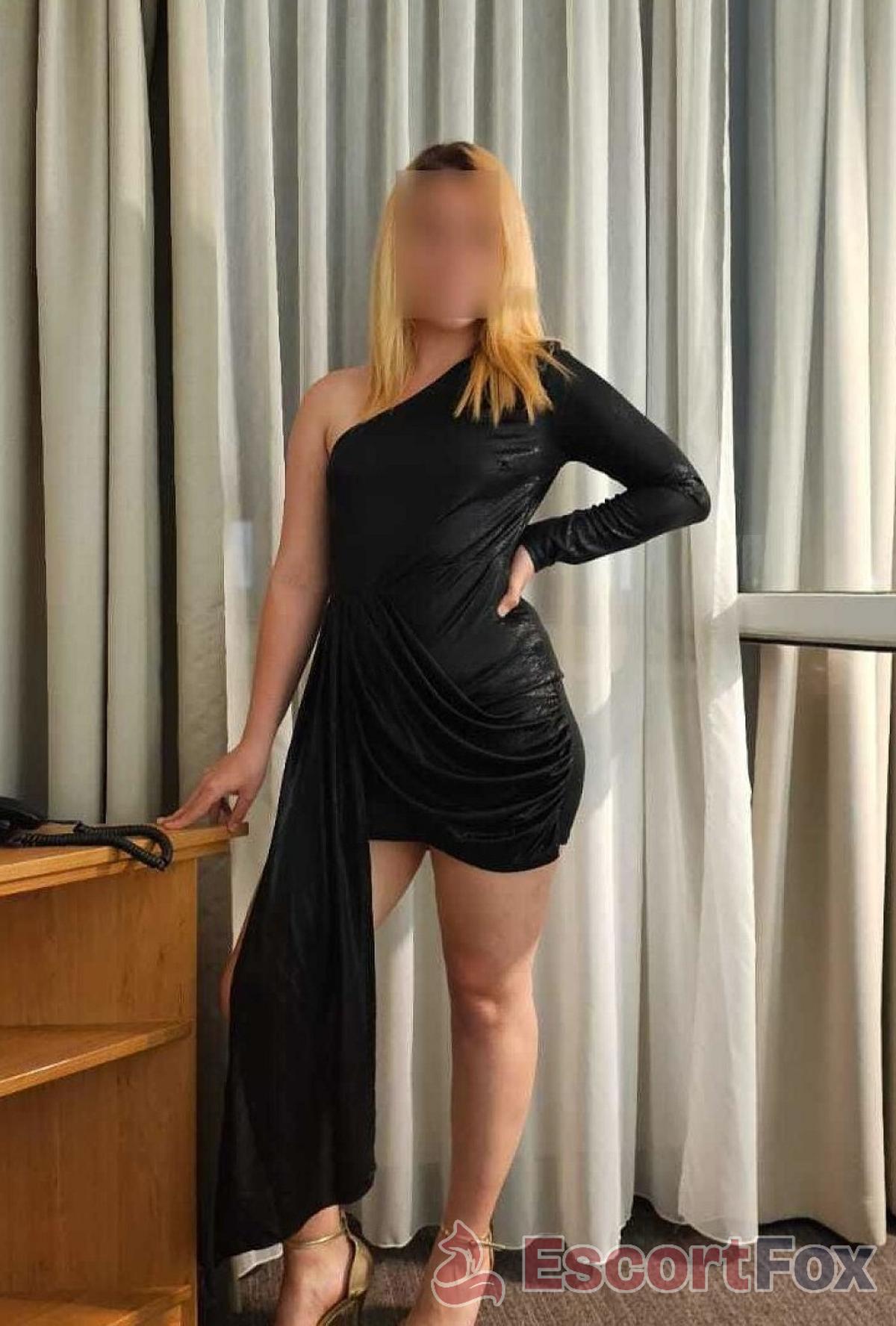 Viki — escort à Francfort