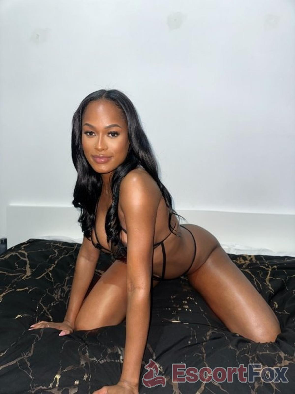 Camila Lopez — escort à Leipzig