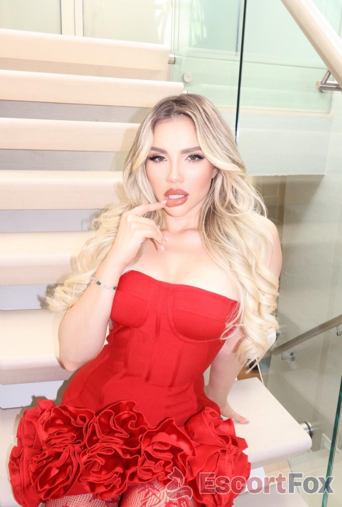 Giulia — escort in Tokyo