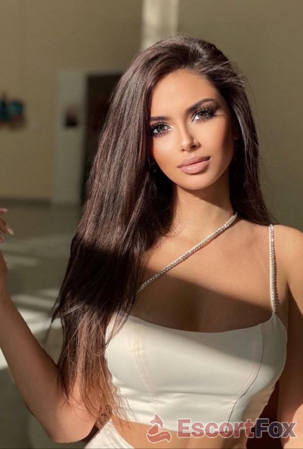 Vee — مرافقة في هونغ كونغ