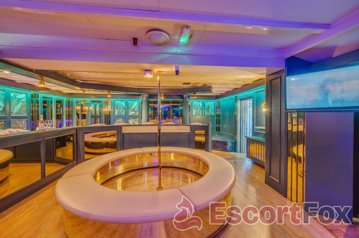Club Noblesse — lokal erotyczny w Haps